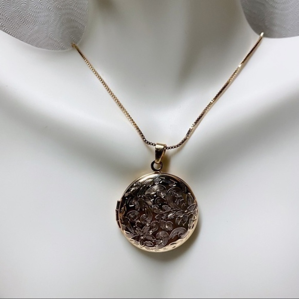 Coin Locket Necklace 925 Sterling Silver - Picture 5 of 8